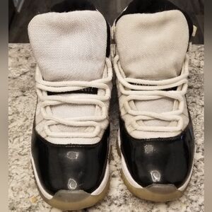 Jordan 11 concord Holy grail black white blue purple air nike goat 90s